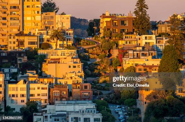 long distance view of lombard street in san francisco - san francisco design center stock pictures, royalty-free photos & images