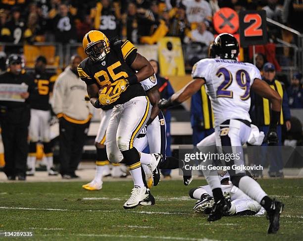 Tight end David Johnson of the Pittsburgh Steelers runs near cornerback Cary Williams of the Baltimore Ravens after catching a pass during a game at...