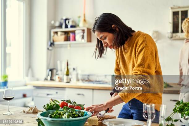 woman making food at home - making friends bildbanksfoton och bilder