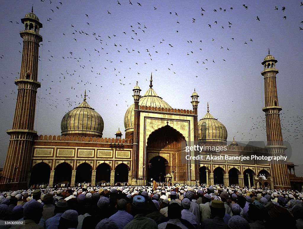 Eid prayers marking end of Ramadan, India