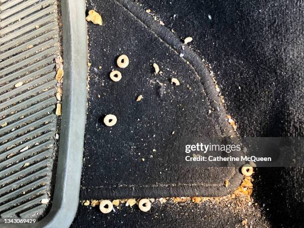 floor of car after a week of school pickups & drop-offs - dirty car stockfoto's en -beelden