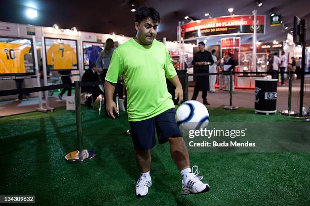 Ricardo Silva Neves, King of the embassies, trying to break the record during the Soccerex Global Convention at Forte de Copacabana on November 30,...