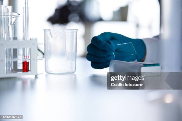 Microscope Lab Packaging Sample Packaging Photos and Premium High Res Pictures - Getty Images