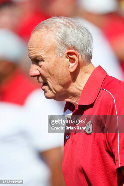 Former head coach Barry Switzer of the Oklahoma Sooners walks off the field after the first quarter of a game between the Sooners and the Nebraska...