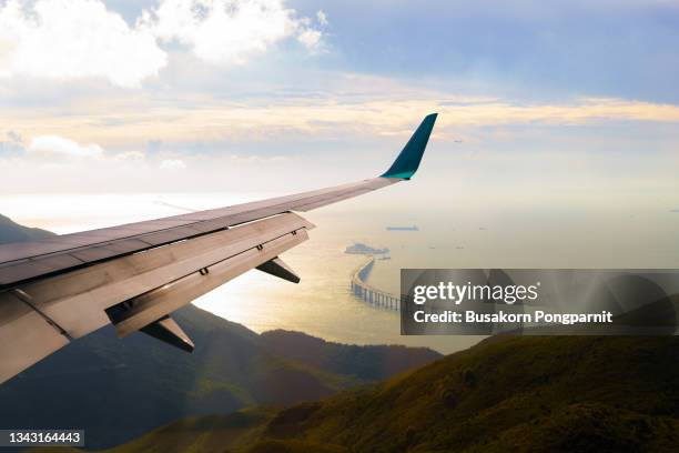 view from airplane window. - hong kong transport stock-fotos und bilder