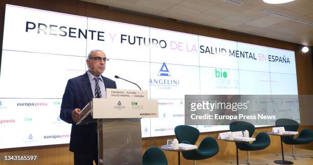 The professor of the Andalusian School of Public Health, Jose Martinez Olmos, speaks in an informative meeting 'Present and future of mental health...