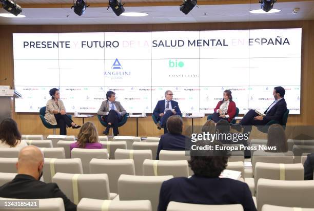 The director of the Madrid Association of Friends and Relatives of People with Schizophrenia , Ana Cabrera; the president of the Spanish Society of...