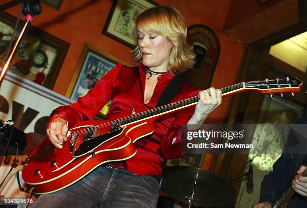 Cerys Reeve 695 Cerys Matthews Photos & High Res Pictures - Getty Images