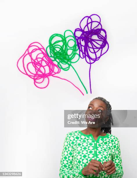 collage of woman contemplating tangled wool bubbles above her head - emmêlé photos et images de collection