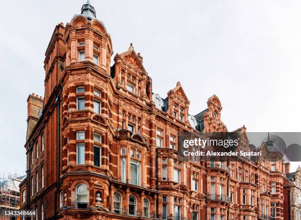 residential townhouses in mayfair district, london, england, uk - mayfair london stock pictures, royalty-free photos & images
