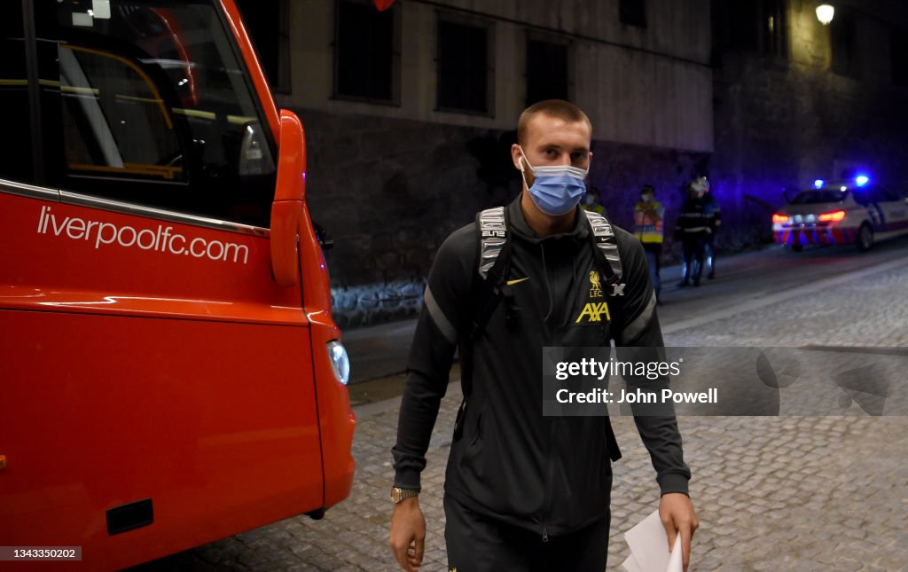 Liverpool Arrive in Porto for the UEFA Champions League