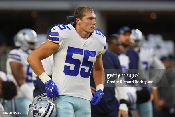 Leighton Vander Esch of the Dallas Cowboys warms up prior to playing the Philadelphia Eagles at AT&T Stadium on September 27, 2021 in Arlington,...