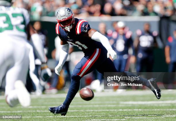 Jonnu Smith of the New England Patriots in action against the New York Jets at MetLife Stadium on September 19, 2021 in East Rutherford, New Jersey....