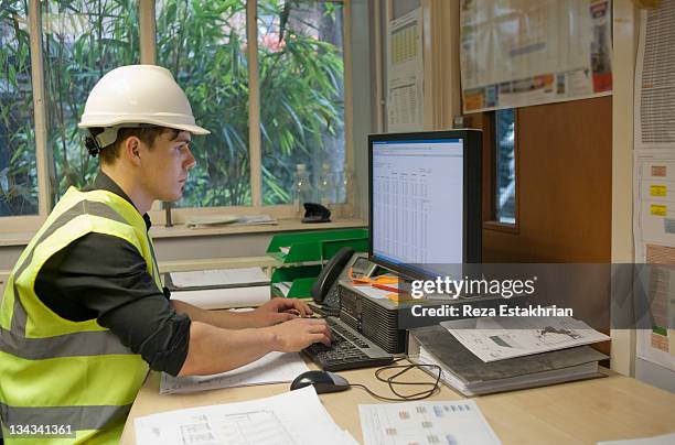 Engineer Workstation Example Engineering Workstation Photos and Premium High Res Pictures - Getty Images