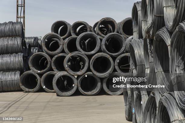 rolls of steel - iron roll stockfoto's en -beelden