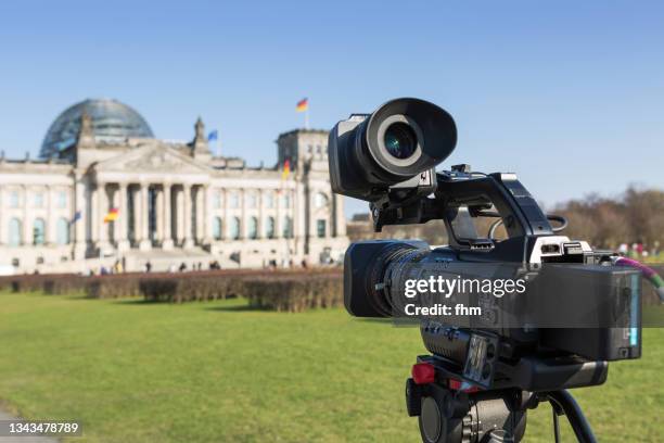 tv-camera with reichstag building (german parliament building) - berlin, germany - television camera stock pictures, royalty-free photos & images