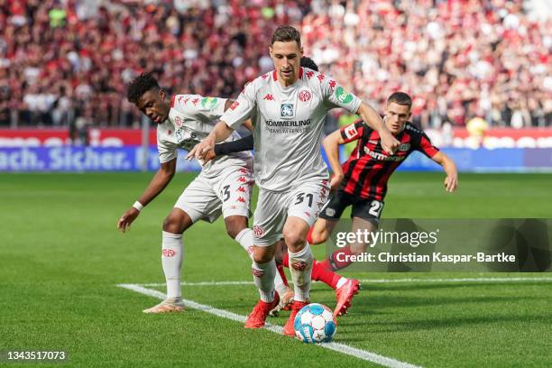 Dominik Kohr of 1.FSV Mainz 05 controls the ball during the Bundesliga match between Bayer 04 Leverkusen and 1. FSV Mainz 05 at BayArena on September...