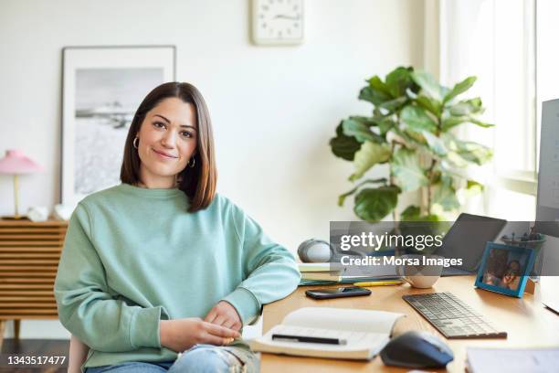 female entrepreneur in casuals at home office - at home portrait fotografías e imágenes de stock