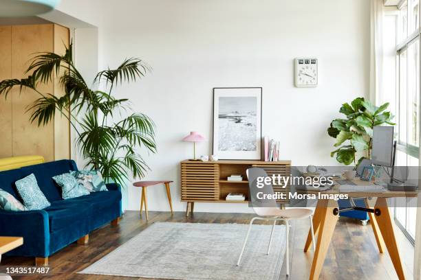 interior of modern home office - huiskamer stockfoto's en -beelden