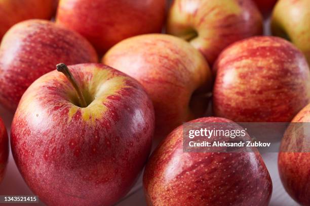 red apples, on a white wooden background. vegetables and fruits on the kitchen dining table. cultivation of organic farm ecological products. the concept of vegetarian, vegan, raw food food and diet. - apple white background stock-fotos und bilder
