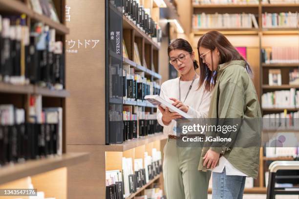 Vooc Store 1,420 Book Store Staff Stock Photos, High-Res Pictures, and Images ...