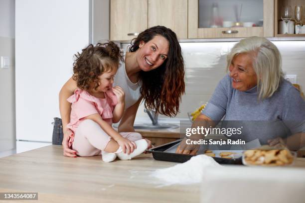 la abuela está preparando bocadillos para la víspera de año nuevo. - wax paper fotografías e imágenes de stock