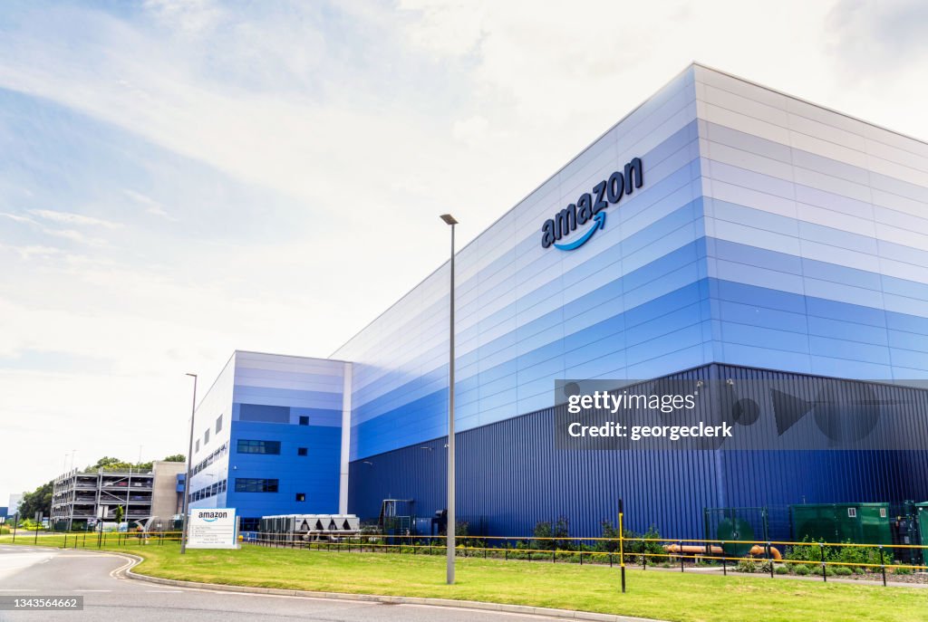 大規模なアマゾン流通倉庫