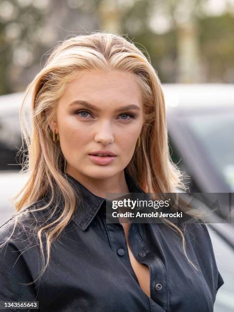 Romee Strijd is seen during the Paris Fashion Week - Womenswear Spring/Summer 2022 on September 28, 2021 in Paris, France.