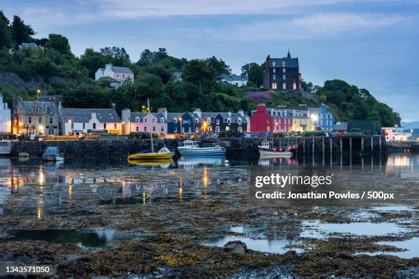 scenic view of river by buildings against sky,tobermory,isle of mull,united kingdom,uk - scottish coastline stock pictures, royalty-free photos & images