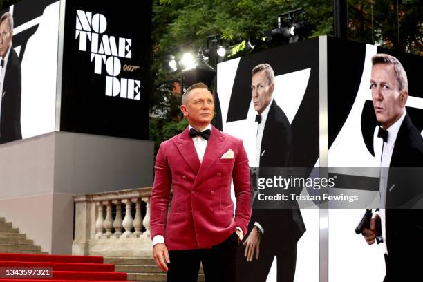 Daniel Craig attends the World Premiere of "NO TIME TO DIE" at the Royal Albert Hall on September 28, 2021 in London, England.