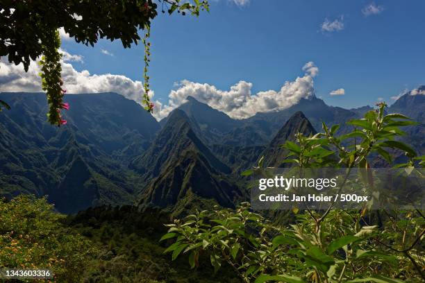 scenic view of mountains against sky,reunion - レユニオン島 ストックフォトと画像