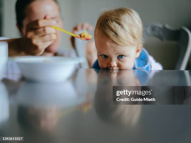 funny baby daughter dont want to eat anymore. - nordeuropäischer abstammung stock-fotos und bilder