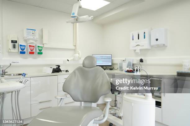 modern clean dental surgery with dental chair and dental equipment - tandartsstoel stockfoto's en -beelden