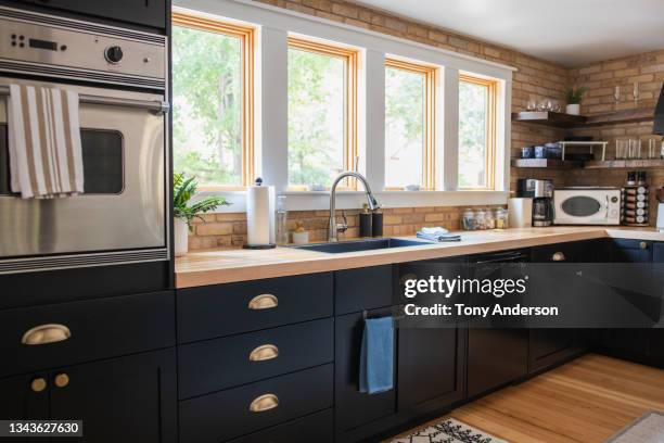 home kitchen interior - kitchen stockfoto's en -beelden