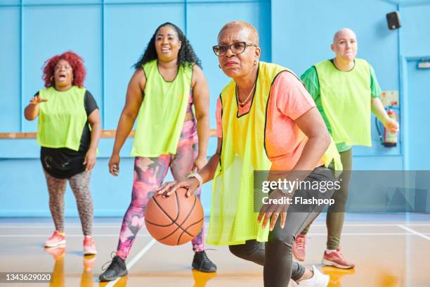 women playing basketball - disruptagingcollection 個照片及圖片檔