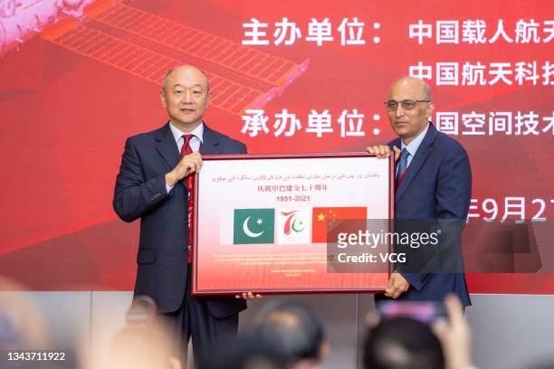 Hao Chun , director of the China Manned Space Agency, and Moin ul Haque, Pakistani Ambassador to China, attend a hatch-opening ceremony of return...