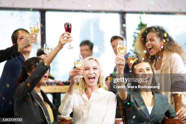 corporate office party, work social event at workplace celebrations - feest en gedenkdagen stockfoto's en -beelden