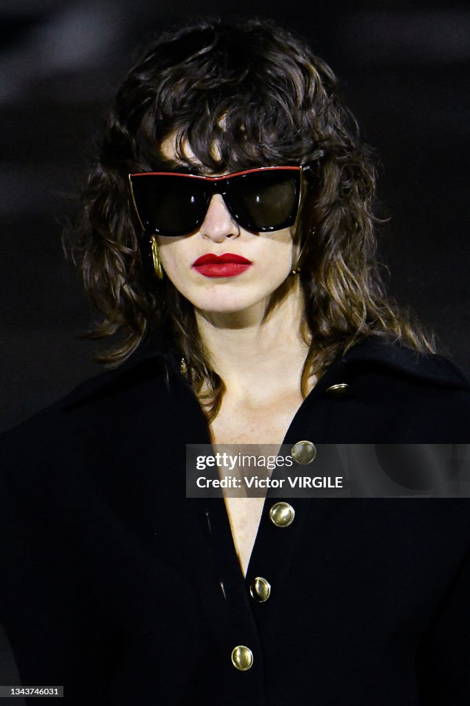 Saint Laurent : Runway - Paris Fashion Week - Womenswear Spring Summer 2022