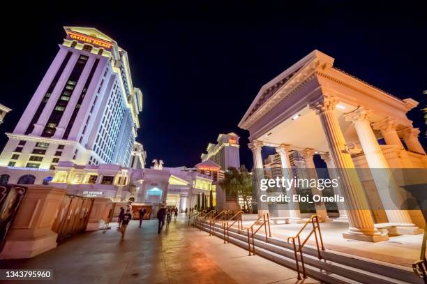 caesars palace at night - las vegas - las vegas fountain stock pictures, royalty-free photos & images