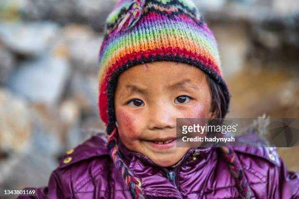 portrait of little boy,  mount everest national park, nepal - parque nacional do monte everest imagens e fotografias de stock
