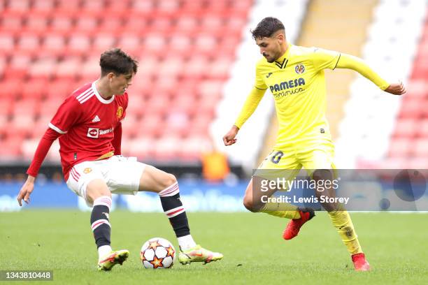 Antonio Pacheco Ruiz of Villarreal CF battles for possession with Alejandro Garnacho of Manchester United during the UEFA Youth League - Group F...