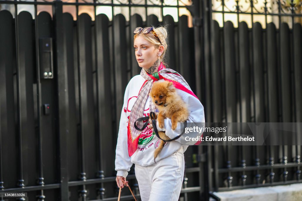 Street Style : Day Two - Paris Fashion Week - Womenswear Spring Summer 2022
