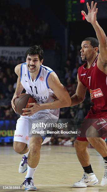 Cenk Akyol, #11 of Anadolu Efes competes with Justin Hamilton, #7 of Belgacom Spirou Basket during the 2011-2012 Turkish Airlines Euroleague Regular...