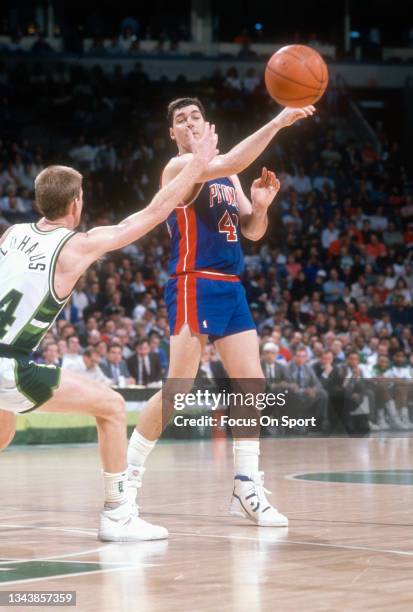 Bill Laimbeer of the Detroit Pistons passes the ball against the Milwaukee Bucks during an NBA basketball game circa 1992 at the Bradley Center in...