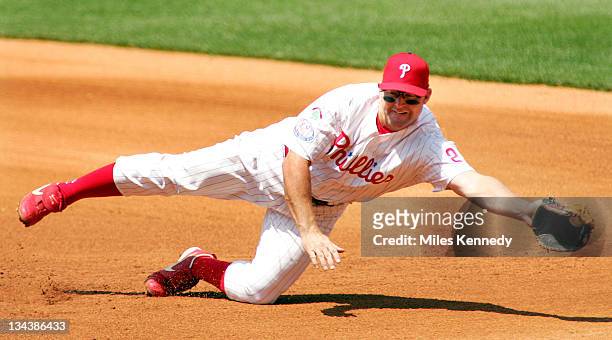 Philadelphia Phillies Jim Thome makes a diving catch on a ground ball hit by Atlanta Braves Adam LaRoche in the 4th inning Saturday, July 10, 2004 in...