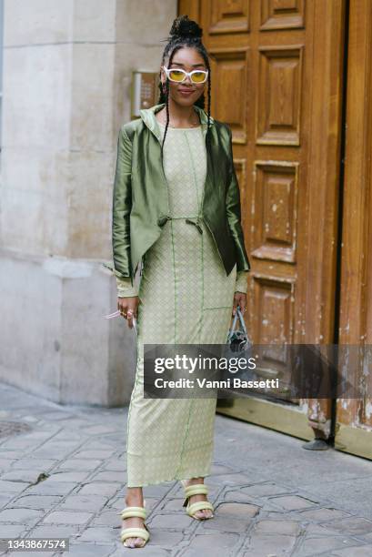 Guest poses after the Cecilie Bahnsen presentation during Paris Fashion Week - Womenswear Spring Summer 2022 on September 29, 2021 in Paris, France.