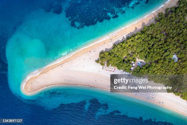zlatni rat (golden cape beach), bol, brac island, split-dalmatia, croatia - croatia coast stockfoto's en -beelden