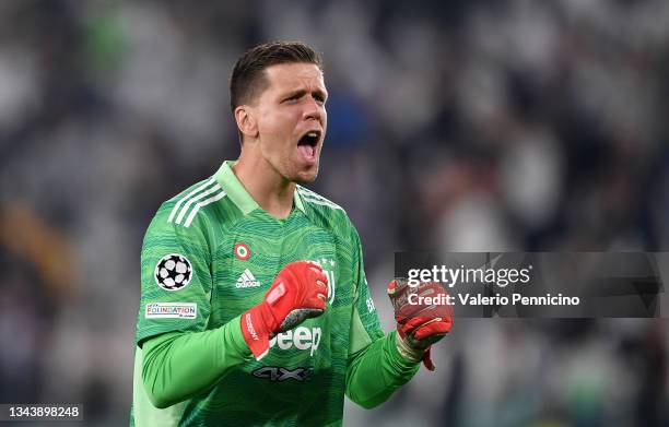 Wojciech Szczesny of Juventus celebrates their side's first goal by Federico Chiesa of Juventus during the UEFA Champions League group H match...