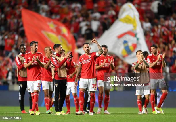 Nicolas Otamendi celebrates with team mates after the UEFA Champions League group E match between SL Benfica and FC Barcelona at Estadio da Luz on...