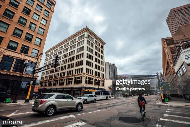 city downtown - minneapolis, minnesota - high street banks stock pictures, royalty-free photos & images